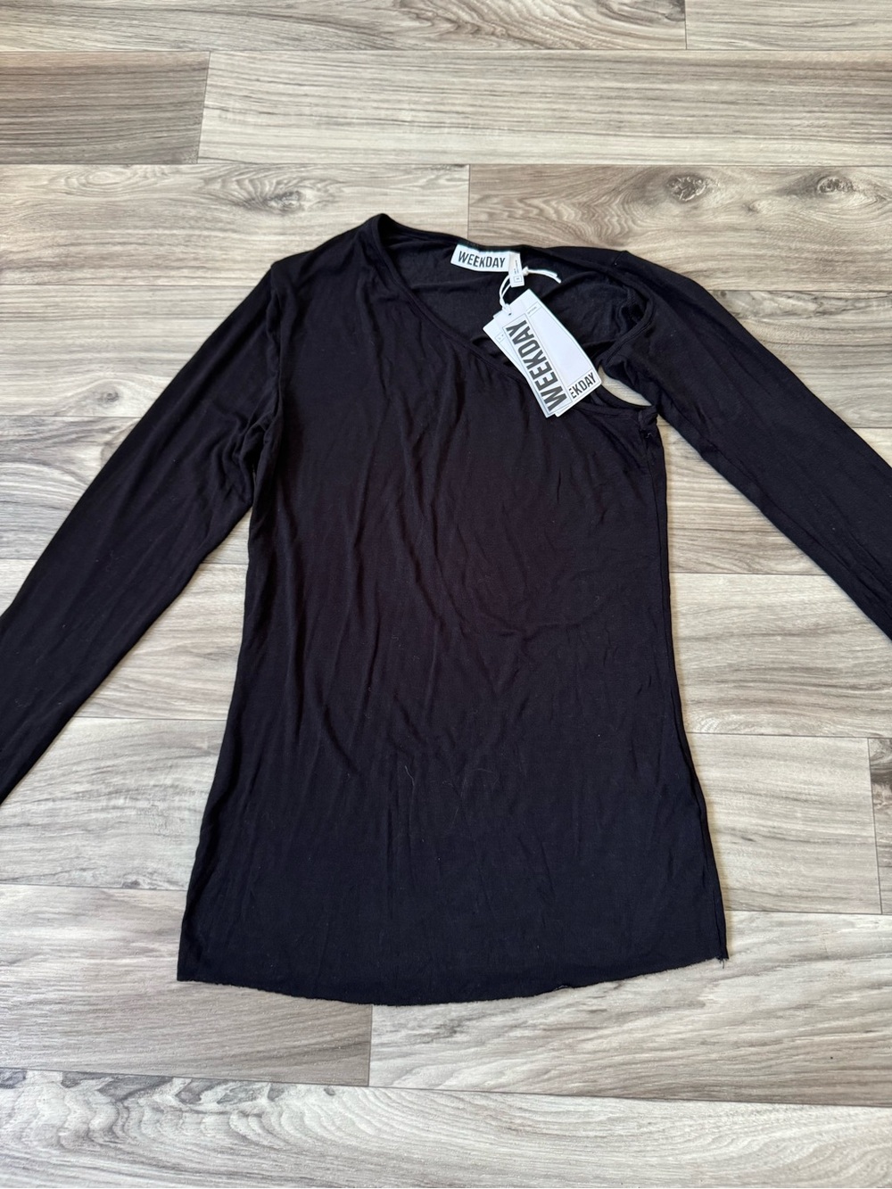 NWT weekday Black Long Sleeve Top Asymmetric with Shoulder Cutout in Black Med